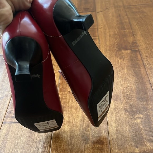 NWT Preview International Pump kitten low Heel burgundy Slip on Shoes Size 8M - Picture 8 of 11